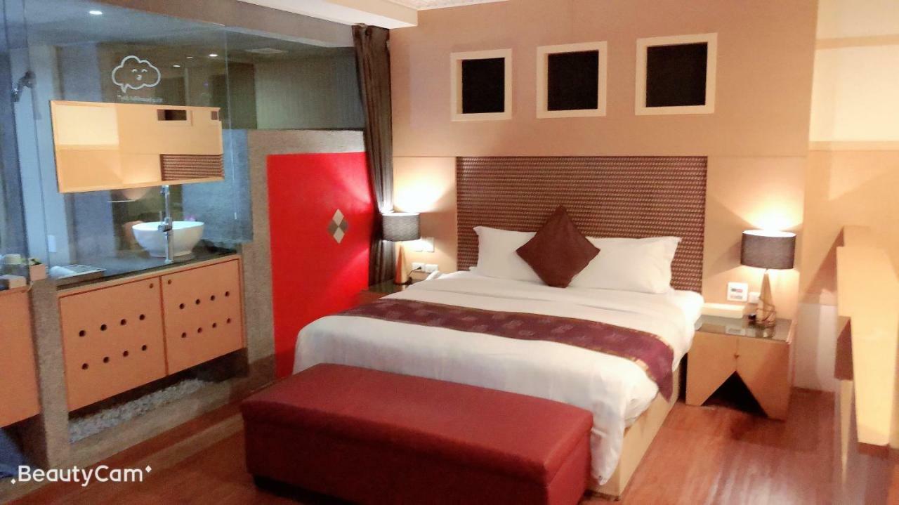 Jungle City Motel Città di Chiayi Esterno foto